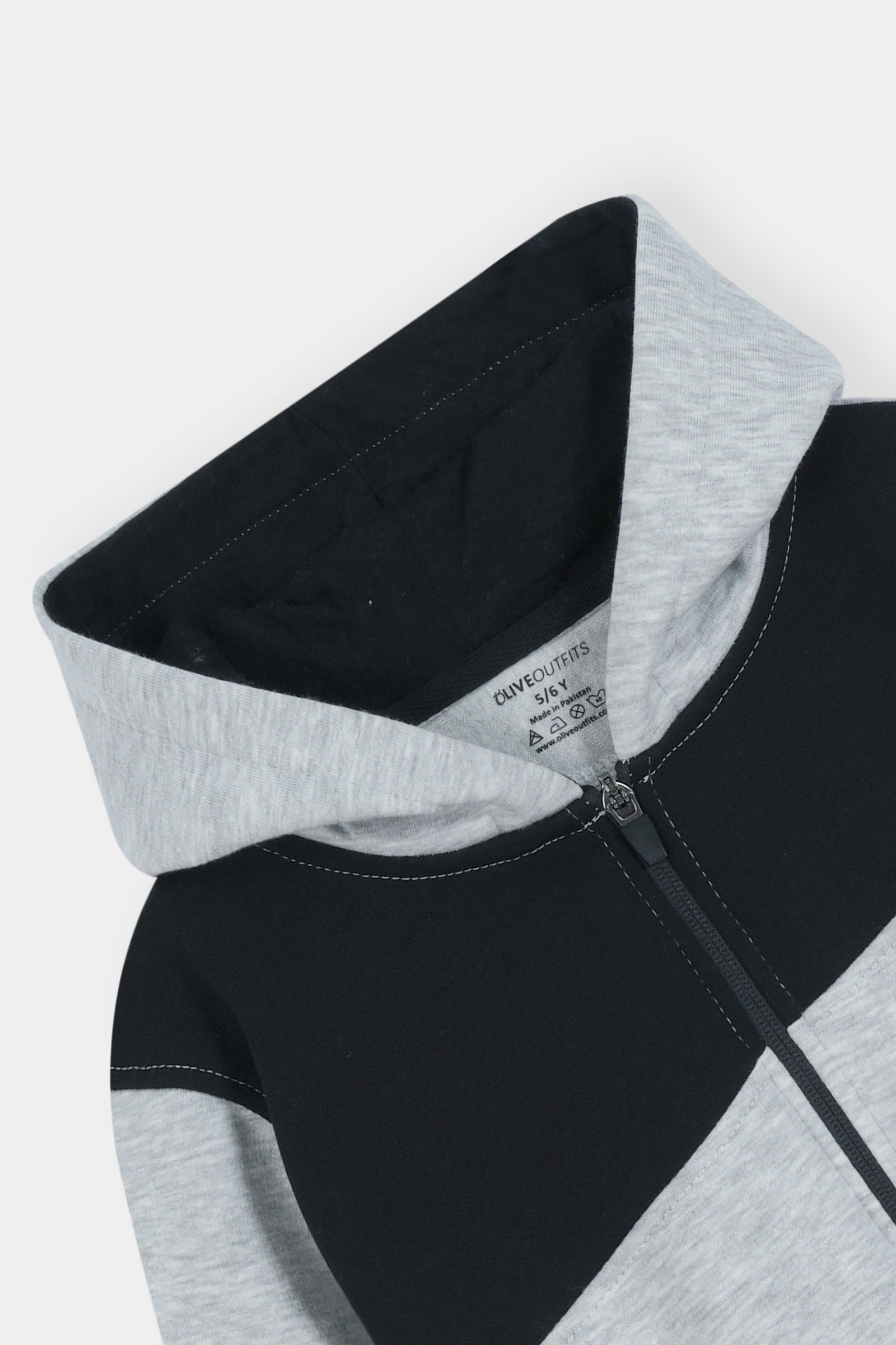 Stylish Two-Tone' Tracksuit Set: Grey and Black Hoodie with Matching Joggers