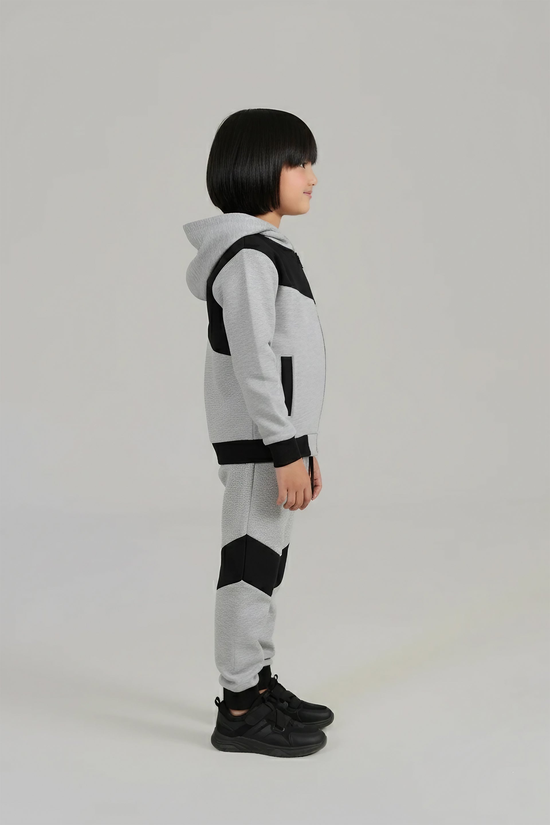 Stylish Two-Tone' Tracksuit Set: Grey and Black Hoodie with Matching Joggers