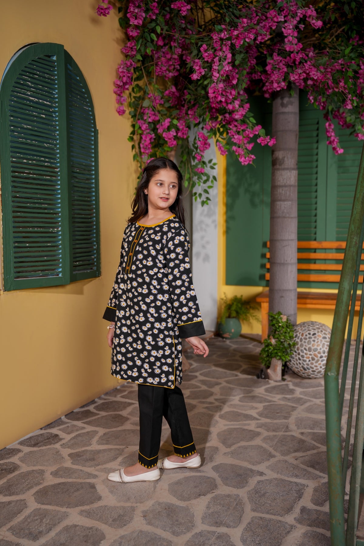 Girls Black Daisy Print Kurti – Kids Casual Summer Dress